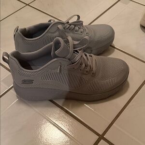 Skechers women’s Light Gray Sneakers